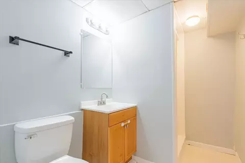 Bath - 305 Highpoint Rd, Normal, IL 61761 photo 2 of 2
