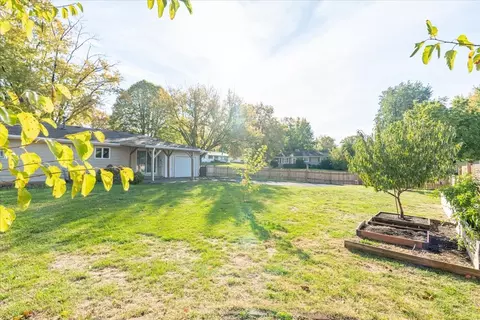 Exterior - 305 Highpoint Rd, Normal, IL 61761 photo 6 of 8