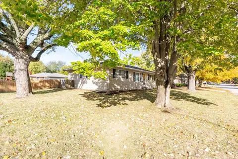 Exterior - 305 Highpoint Rd, Normal, IL 61761 photo 1 of 8