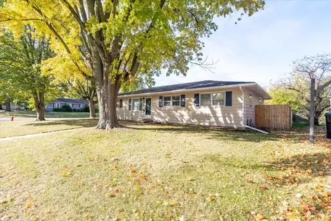 Exterior - 305 Highpoint Rd, Normal, IL 61761 photo 2 of 8