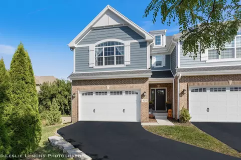 621 Bourbon Ct, Naperville, IL 60565