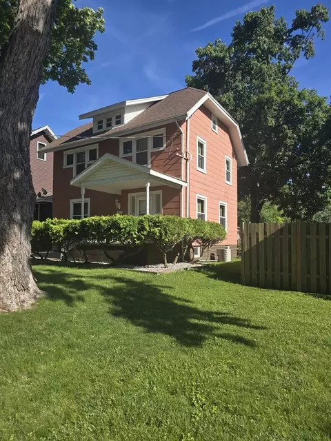 807 Apple St, Normal, IL 61761 photo 2