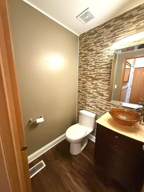 Bath - 2298 Reflections Dr, Aurora, IL 60502 photo 1 of 4
