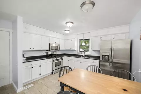 Kitchen - 520 Aller Ave, Elgin, IL 60120 photo 1 of 2