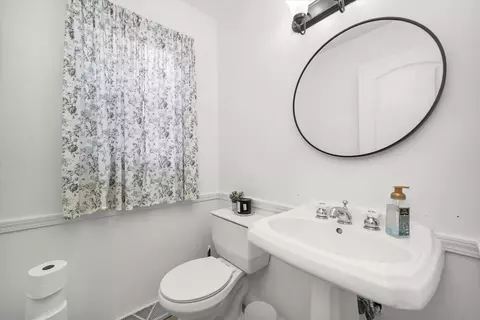 Bath - 520 Aller Ave, Elgin, IL 60120 photo 1 of 2