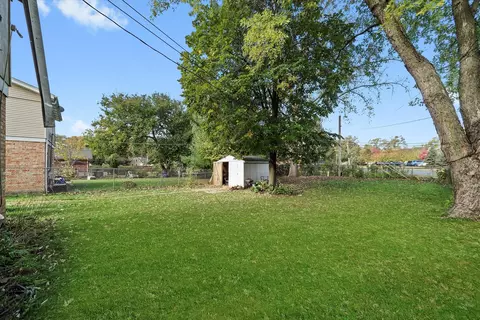 Exterior - 520 Aller Ave, Elgin, IL 60120 photo 4 of 4
