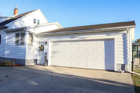 Exterior - 102 S Jackson St, Morrison, IL 61270 photo 2 of 4