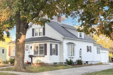 102 S Jackson St, Morrison, IL 61270
