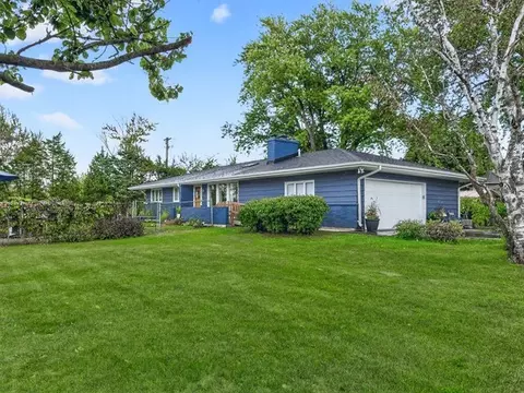4 Mayflower Dr, Batavia, IL 60510
