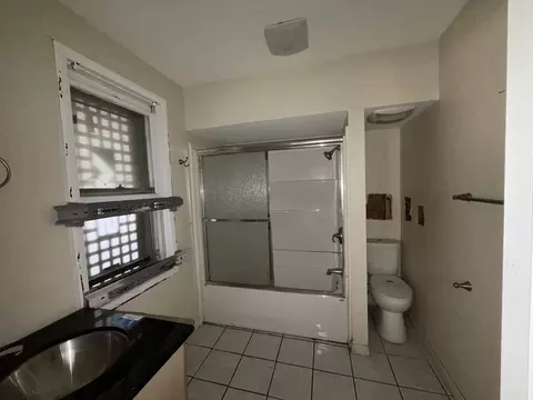 Bath - 962 Oliver Ave, Aurora, IL 60506 photo 1 of 2