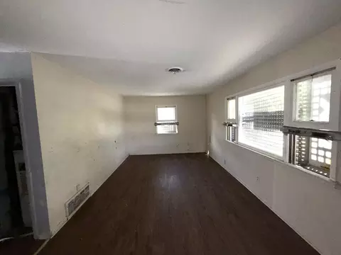 Living - 962 Oliver Ave, Aurora, IL 60506 photo 3 of 4