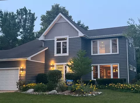 1305 Hidden Lake Dr, Buffalo Grove, IL 60089
