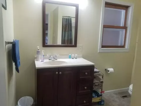 Bath - 2015 10th St, Peru, IL 61354 photo 2 of 2