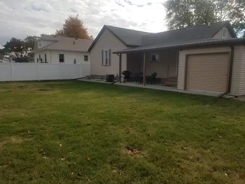 Exterior - 2015 10th St, Peru, IL 61354 photo 5 of 6