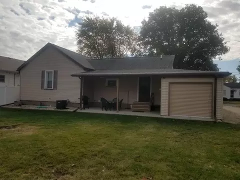 Exterior - 2015 10th St, Peru, IL 61354 photo 4 of 6