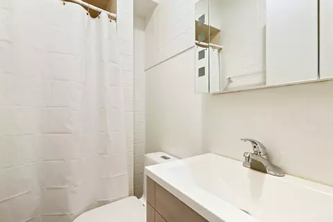 Bath - 23351 W 135th St, Plainfield, IL 60544 photo 1 of 2