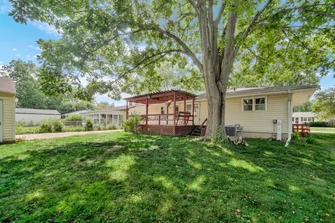 Exterior - 26 Wagner Dr, Cary, IL 60013 photo 2 of 3