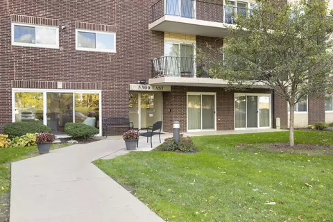 5300 Walnut Ave #18E, Downers Grove, IL 60515