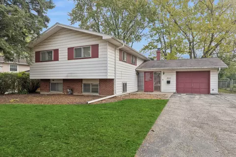405 W Newport Rd, Hoffman Estates, IL 60169