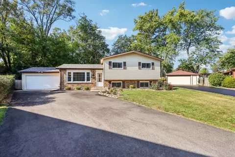 461 S Ardmore Ter, Addison, IL 60101