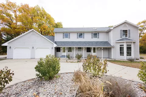 5034 E Boy Scout Rd, Saint Anne, IL 60964