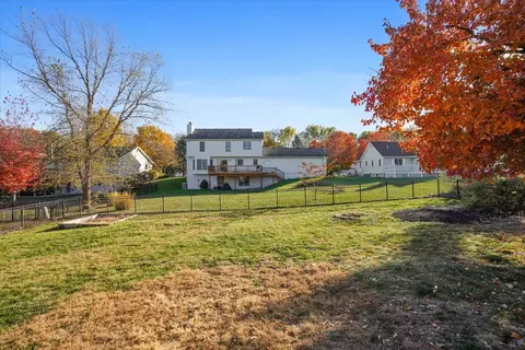 Exterior - 8 Stetson Dr, Bloomington, IL 61701 photo 5 of 6