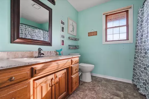 Bath - 8 Stetson Dr, Bloomington, IL 61701 photo 2 of 4