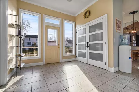 Entry Way - 8 Stetson Dr, Bloomington, IL 61701 photo 2 of 4