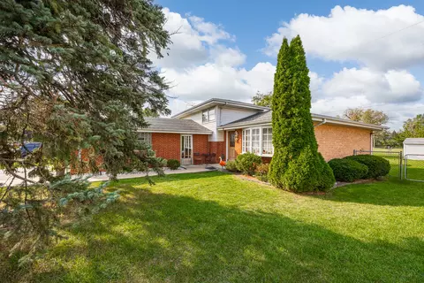 10624 S Michael Dr, Palos Hills, IL 60465