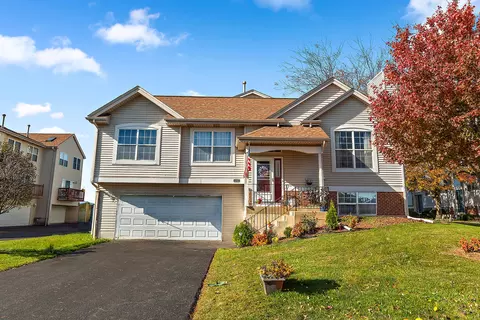 1352 Fox Hound Trl, Beecher, IL 60401