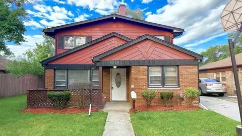 3125 W Whipple Dr, Merrionette Park, IL 60803