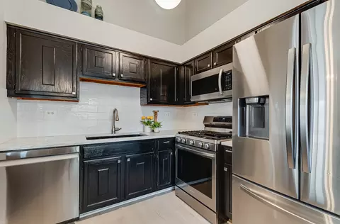 Kitchen - 1008 Pheasant Run Ln, Aurora, IL 60504 photo 2 of 2