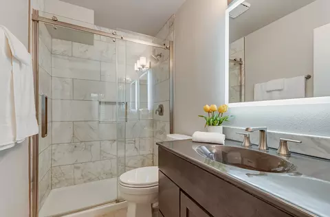 Bath - 1008 Pheasant Run Ln, Aurora, IL 60504 photo 1 of 4