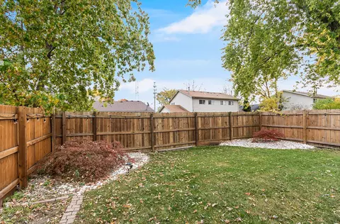 Exterior - 1008 Pheasant Run Ln, Aurora, IL 60504 photo 4 of 7
