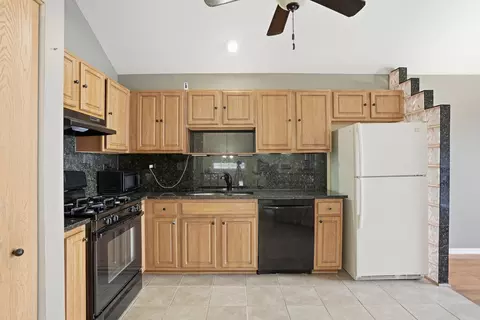 Kitchen - 1452 Fox Hound Trl, Beecher, IL 60401 photo 2 of 2