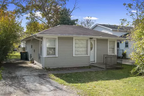 233 Wildwood Dr, Round Lake Beach, IL 60073