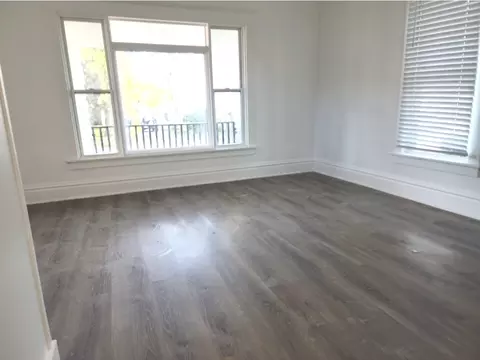 Living - 616 2nd Ave, Aurora, IL 60505 photo 2 of 5