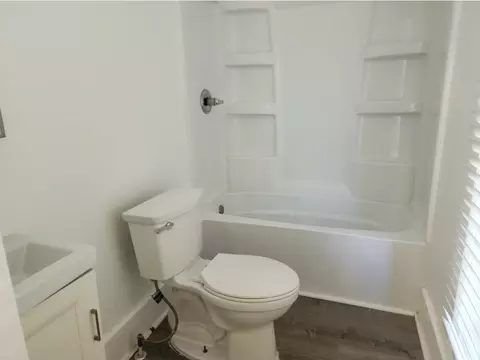 Bath - 616 2nd Ave, Aurora, IL 60505 photo 1 of 1