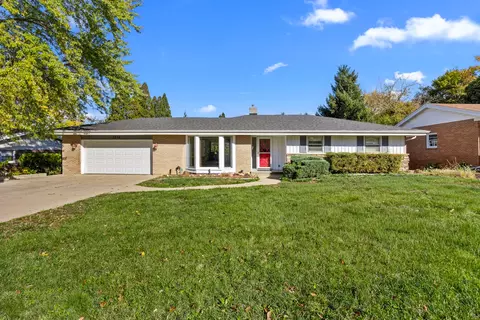 2516 Highcrest Rd, Rockford, IL 61107