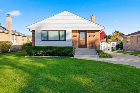 7448 W Jonquil Ter, Niles, IL 60714