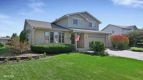 2758 Bluestone Bay Dr, New Lenox, IL 60451
