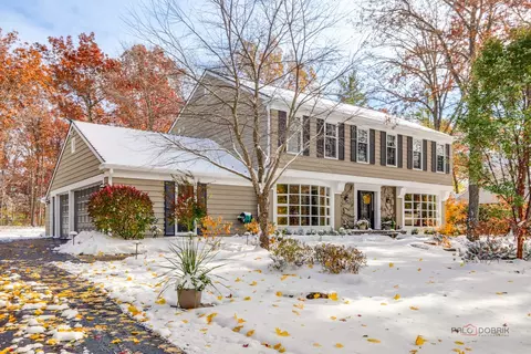 501 Rockefeller Rd, Lake Forest, IL 60045