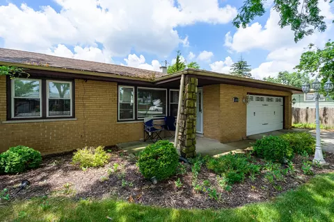16000 Long Ave, Oak Forest, IL 60452