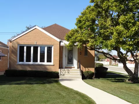 5056 N Mont Clare Ave, Chicago, IL 60656