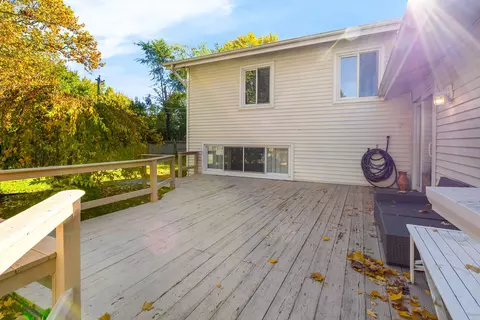 Exterior - 437 Eagle View Dr, Carol Stream, IL 60188 photo 4 of 8