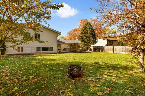 Exterior - 437 Eagle View Dr, Carol Stream, IL 60188 photo 8 of 8