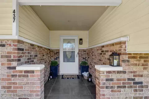 Exterior - 437 Eagle View Dr, Carol Stream, IL 60188 photo 3 of 8
