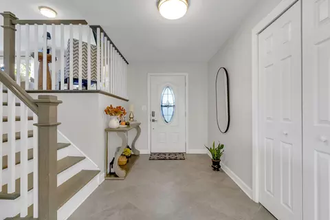 Entry Way - 437 Eagle View Dr, Carol Stream, IL 60188 photo 3 of 3
