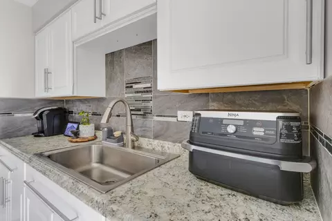 Kitchen - 437 Eagle View Dr, Carol Stream, IL 60188 photo 3 of 3