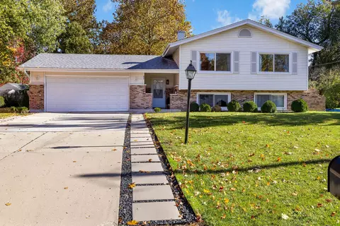 437 Eagle View Dr, Carol Stream, IL 60188